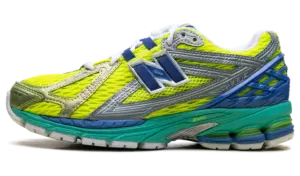 New Balance 1906R “Alkaline Green”: acid green, viewed realistically