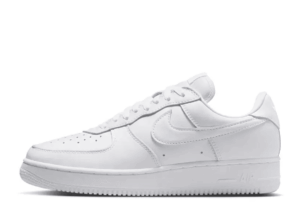 Nike Air Force 1 Low ’01 All White: the purest basic put to the test