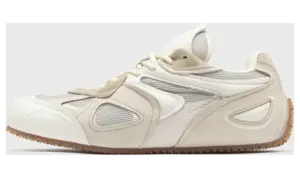 Axel Arigato Slow Runner White: low, long, and strikingly understated